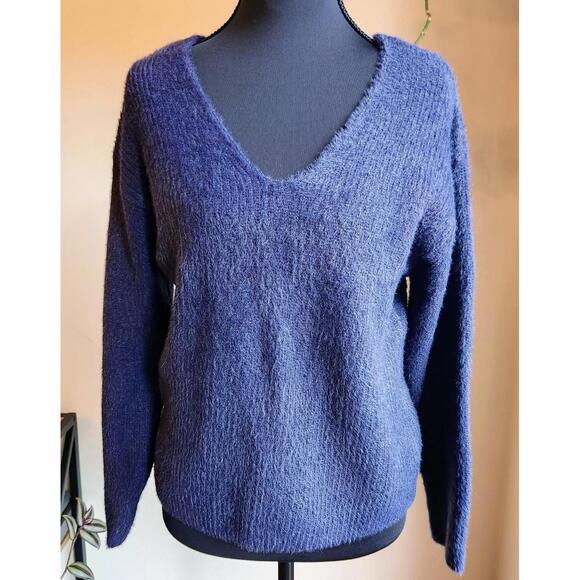 H&M Navy Blue Pullover Fuzzy V-Neck Oversized Sweater Fall Winter Top Size XS - Picture 1 of 9